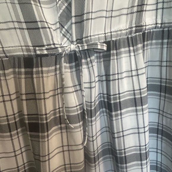 Torrid 4 Sleeveless Plaid Drawstring Peplum Top - Black & White - Picture 3 of 6